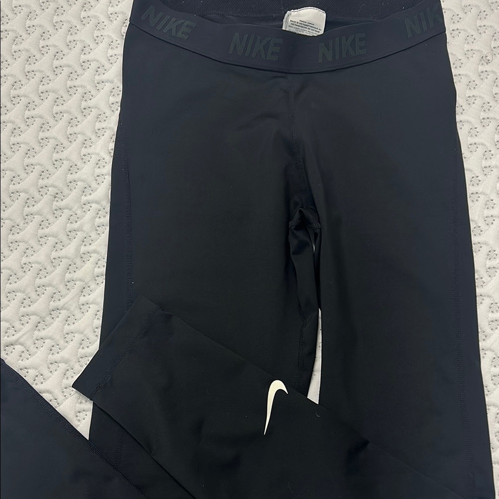 Nike Black Leggings with Elastic Waistband and Full-Length Fit